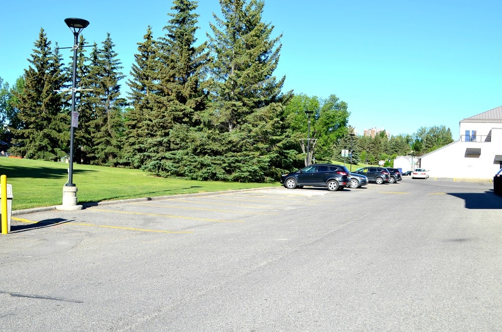 Calgary Endodontist Office with free parking